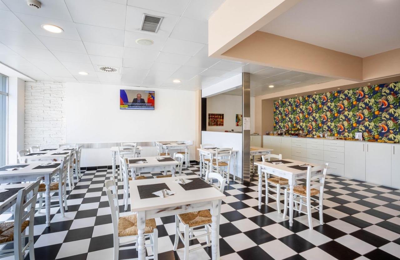 V Hotel Ancona Luaran gambar