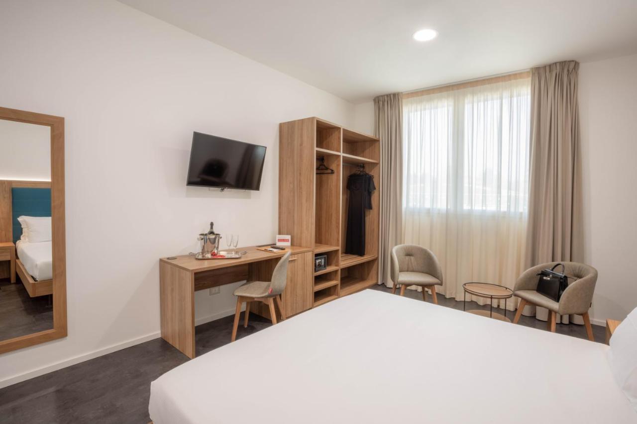 V Hotel Ancona Luaran gambar